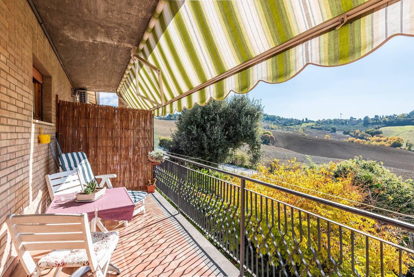 Cascina 'Tramonto' con Terrazza Privata, Wi-Fi e Aria Condizionata in Monteriggioni, Chianti