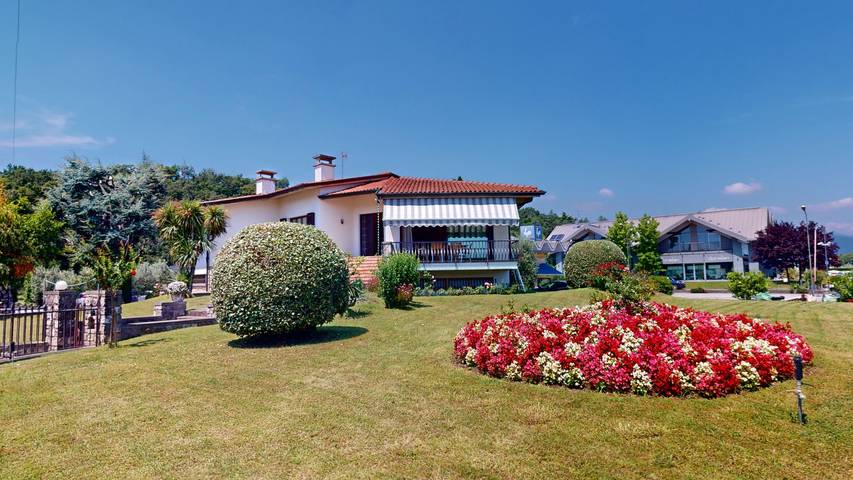 Ferienhaus für 8 Personen, mit Balkon und Garten