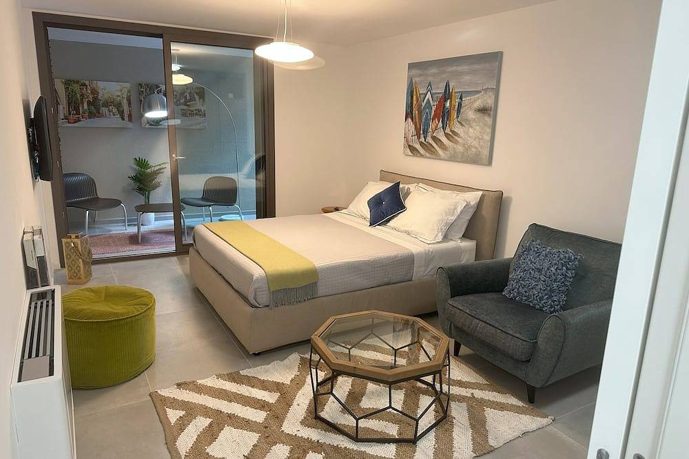 Modern, comfortable villa in Costa Smeralda, Sardinia near Olbia Airport in Spiaggia di Baia Caddinas, Golfo Aranci