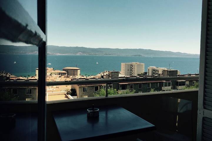 Location de vacances pour 4 personnes, avec terrasse, animaux acceptés à Ajaccio