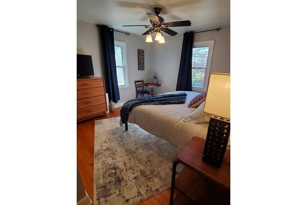 W. Blvd Bungalow-5 min from Mu and Downtown in Columbia (MO), Missouri