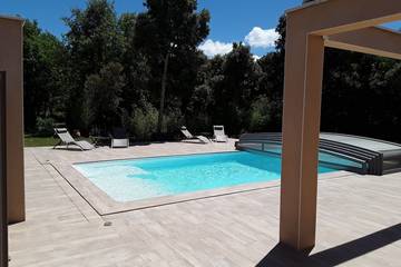 Gîte pour 2 personnes, avec terrasse ainsi que jardin et jacuzzi à Saint-Martin-de-Londres