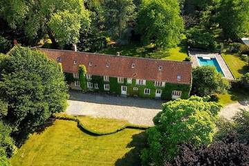 Gîte pour 15 personnes, avec jardin et piscine à Saint-Pierre-lès-Nemours