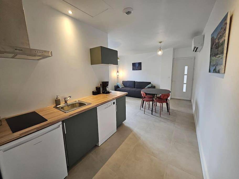 Appartement entier, One-Bedroom Apartment in Châteauneuf-de-Galaure, Région de Valence