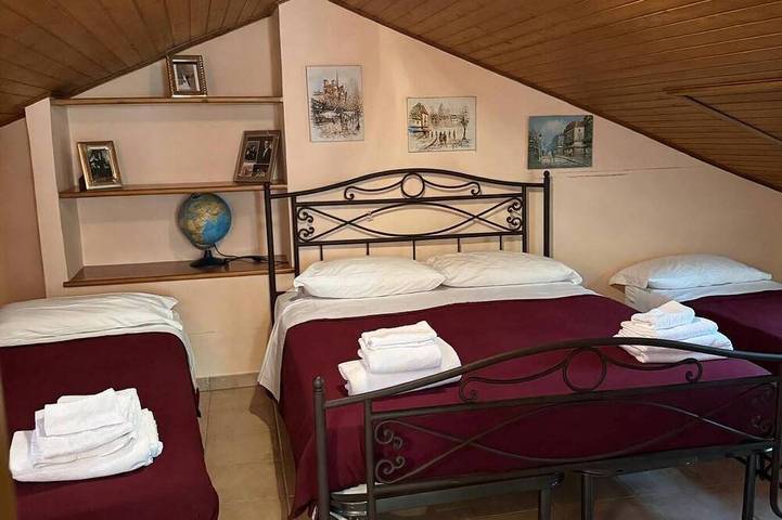 A 19th-century farmhouse with spacious grounds surrounded by greenery and a swimming pool in Agnone Isernia, Alto Molise