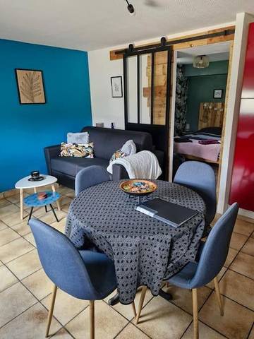 Gîte pour 4 personnes, avec jardin à Longevilles-Mont-d'Or