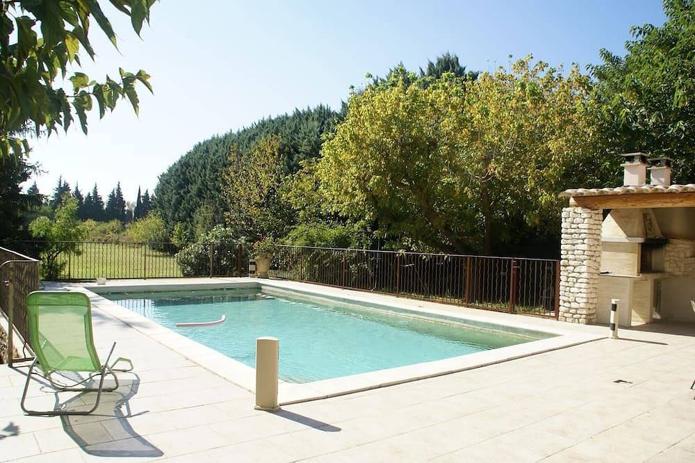 Holiday Home in Le Thor with Private Pool in Le Thor, Vaucluse