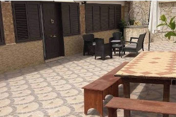 Appartamento per 7 persone, con terrazza e giardino, con animali domestici in Marina di Avola
