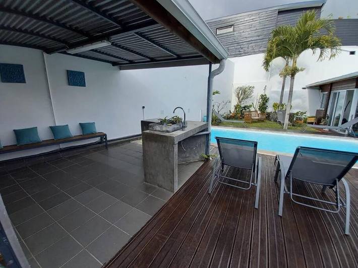 Cottage pour 7 personnes, avec terrasse et piscine dans Le Bernica