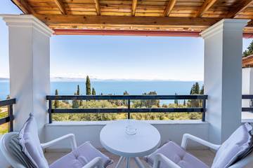 Gîte pour 5 personnes, avec balcon dans Benitses