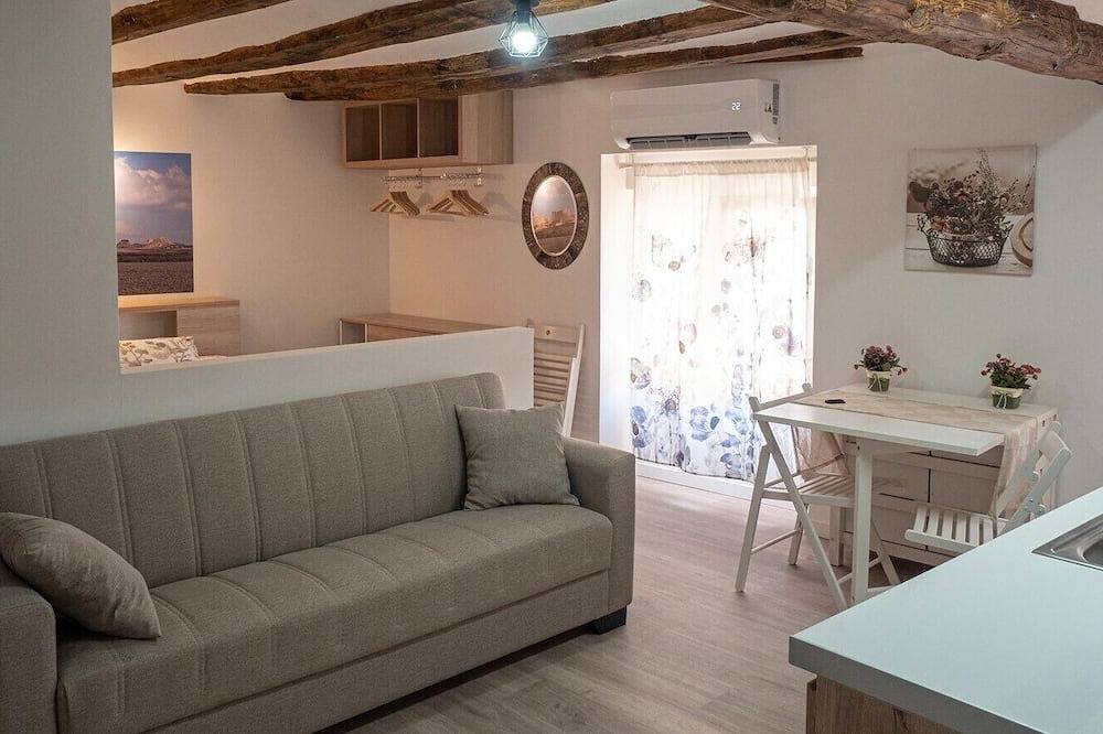 Apartamento entero, Estudio Rústico, parejas y familias.\ncerca de  Bardenas Reales y Senda Viva!!! in Arguedas, Provincia de Navarra