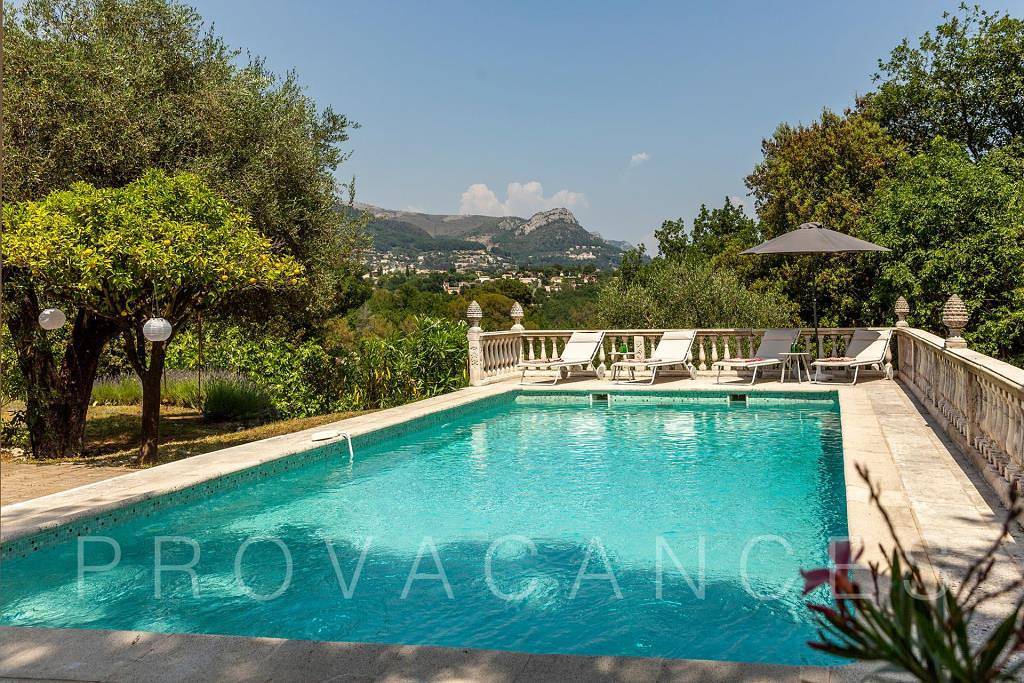 Charming stone house with pool on the outskirts of Tourrettes-sur-Loup in Tourrettes-sur-Loup, Region de Cannes