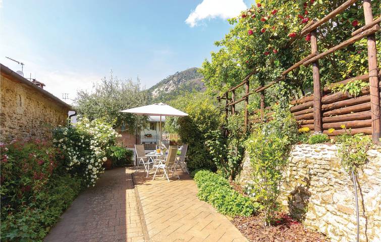 Apt mit Meerblick: Kochnische, Feuerstelle, & WiFi in Massa, Italienische Riviera