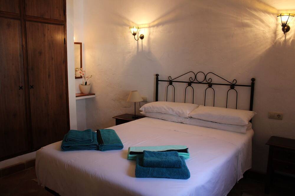 Traditional Spanish cortijo with private pool and amazing views in Ventorros de San José, Loja
