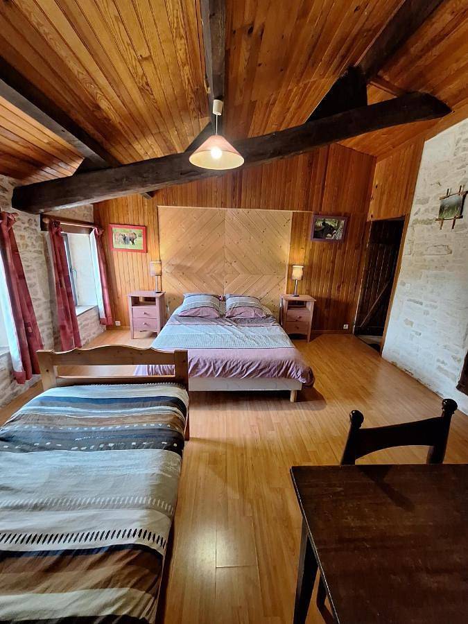 Location de vacances pour 3 personnes, avec vue et piscine ainsi que terrasse et jardin à Benet - 2