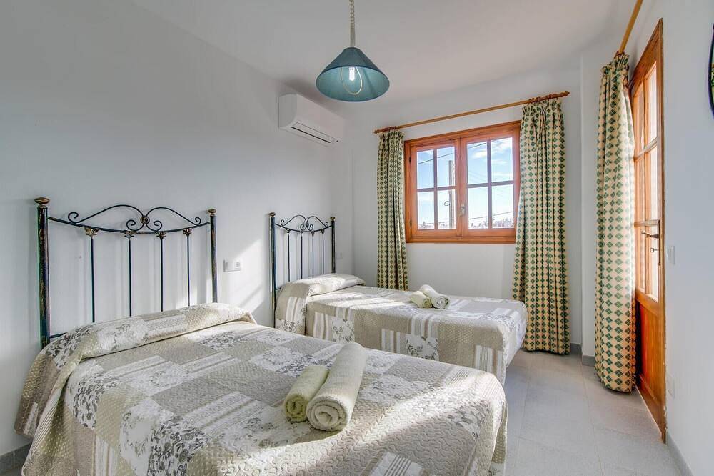 Atemberaubendes Haus in Cala d'Or mit privatem Swimmingpool, der sowohl. in Caló des Pou (Santanyí), Santanyí