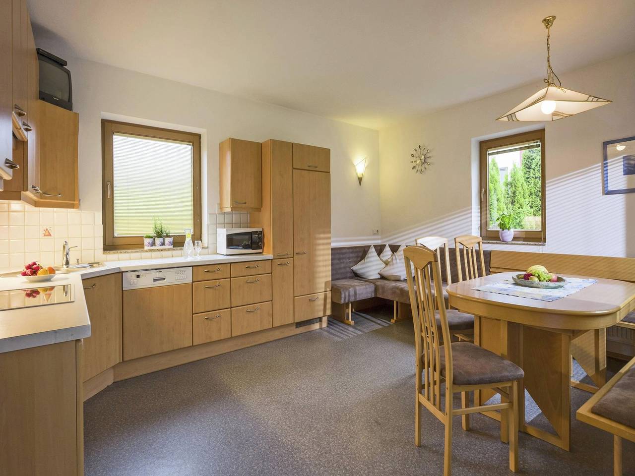 Ganze Wohnung, Apartment in Kaltenbach near Ski Lifts in Tuxer Alpen, Kaltenbach