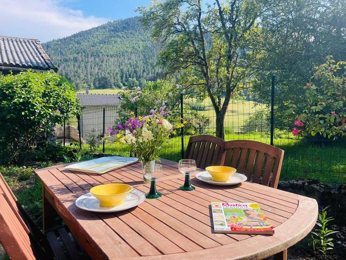 Gîte pour 5 personnes, avec jardin à Comus (Aude)
