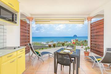 Gîte pour 2 personnes, avec terrasse et jardin à Le Diamant