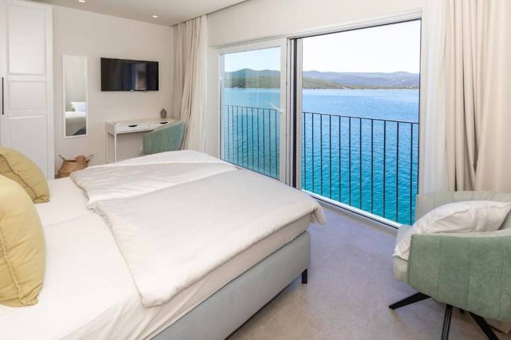  Mediterranean Villa next to Sea in Dubrovnik-Neretva