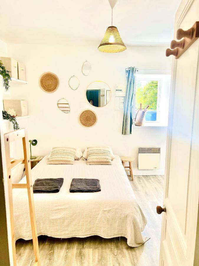 Appartement entier, Chez gaillard petit studio sans cuisine entièrement rénové au calme in Ussel, Région d'Ussel