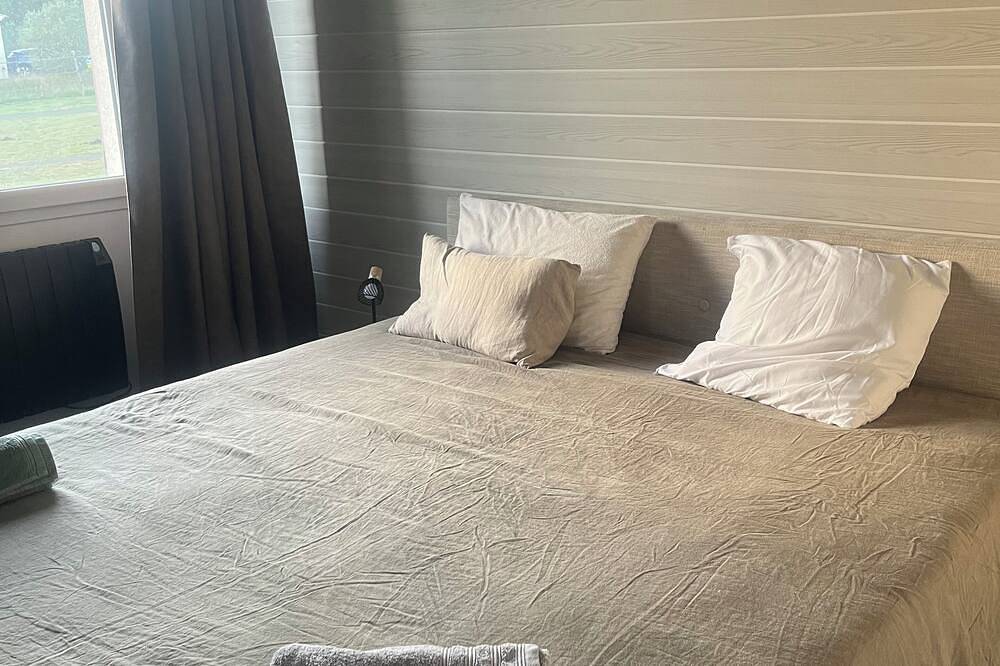 Apartamento entero, Apartment with private parking! Terrace overlooking a park with horses! in Châteauneuf-le-Rouge, Region de Aix-en-Provence