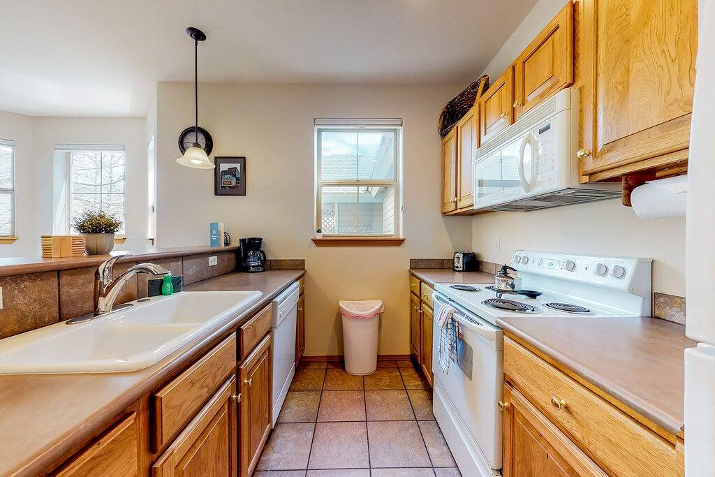 Ganze Wohnung, Erdgeschosswohnung mit privatem Balkon und gemeinsamem Whirlpool - auf der Busroute! in Frisco, Arapaho and Roosevelt National Forests