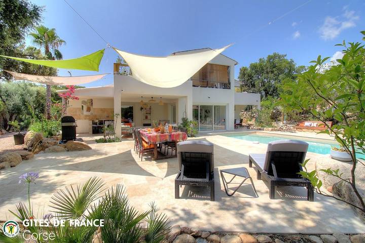 Gîte pour 6 personnes, avec Terrasse et Jardin ainsi que Piscine et Vue dans Sainte-Lucie de Porto-Vecchio - 4
