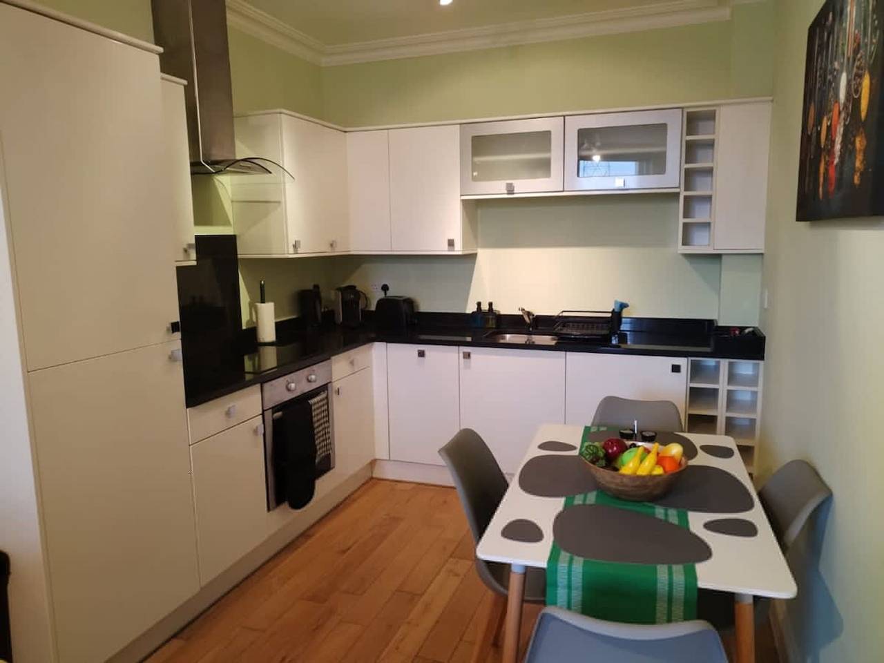 Entire apartment, Spacious 1Br Apartment   Steps from Brick Lane in Bethnal Green, London