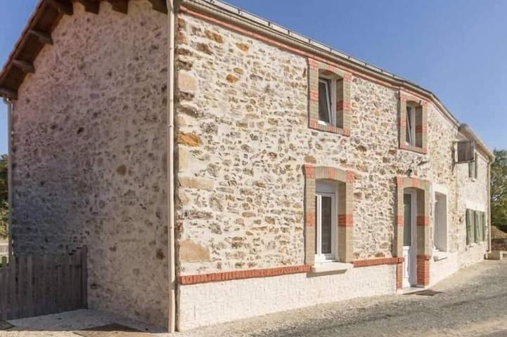 Gîte pour 4 personnes, avec jardin à Touvois