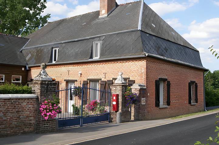 Gîte pour 9 personnes, avec terrasse et jardin à Iviers