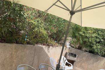 Gîte pour 6 personnes, avec terrasse dans Plage de Lava