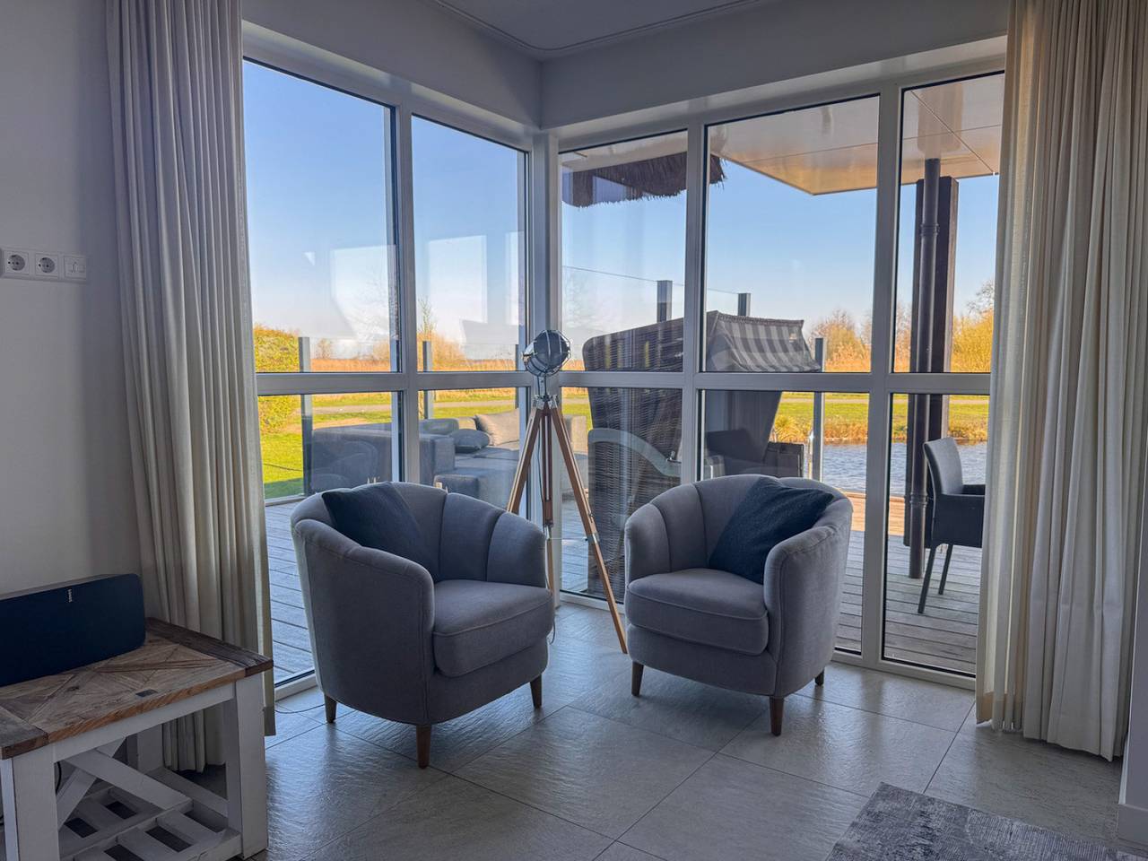 Luxuriöses 8-Personen-Ferienhaus mit Sauna und Außen Spa am Tjeukemeer in Friesland in Delfstrahuizen, Friesland