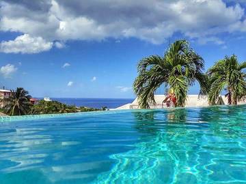Bungalow pour 2 personnes, avec terrasse ainsi que jardin et piscine en Martinique