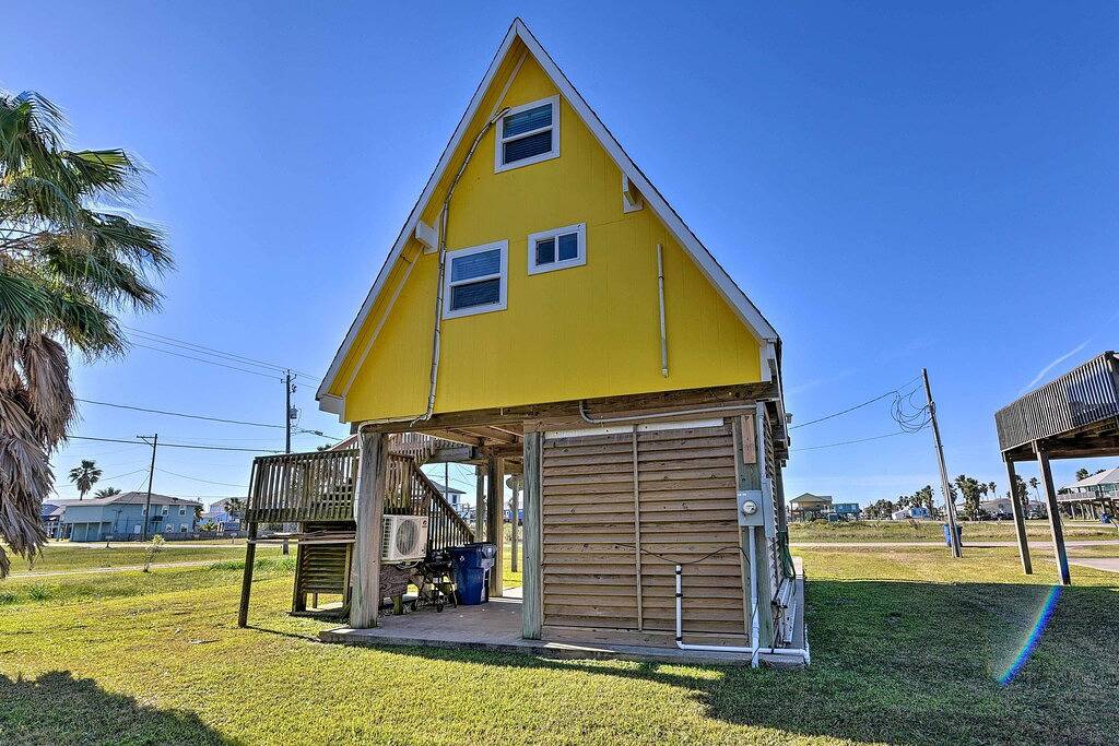 Neu! A-Frame Bungalow w / Deck - 2 Blocks zum Strand! in Brazoria County
