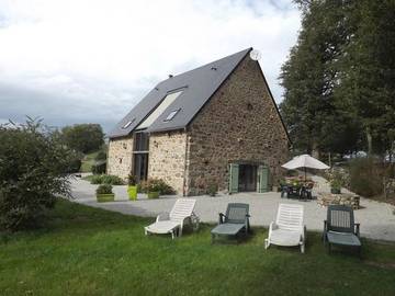 Gîte pour 8 personnes, avec jardin à Vebret