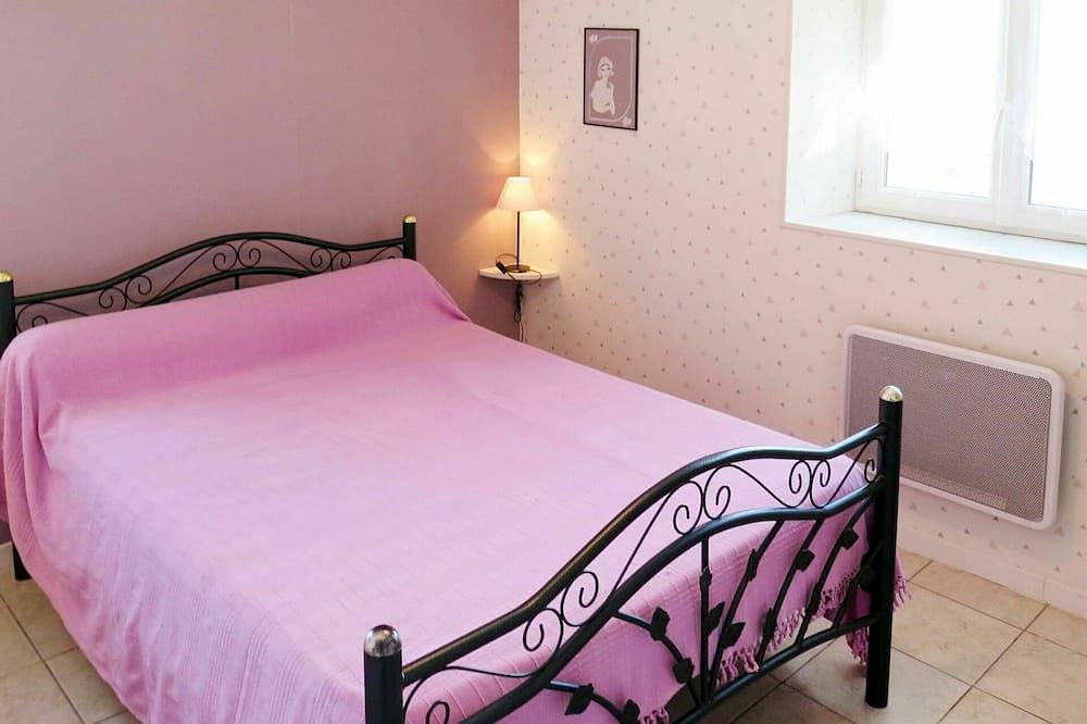 Beautiful private villa with private pool, A/C, Tv, terrace, pets allowed and panoramic view in Loubressac, Causses du Quercy Regional Nature Park