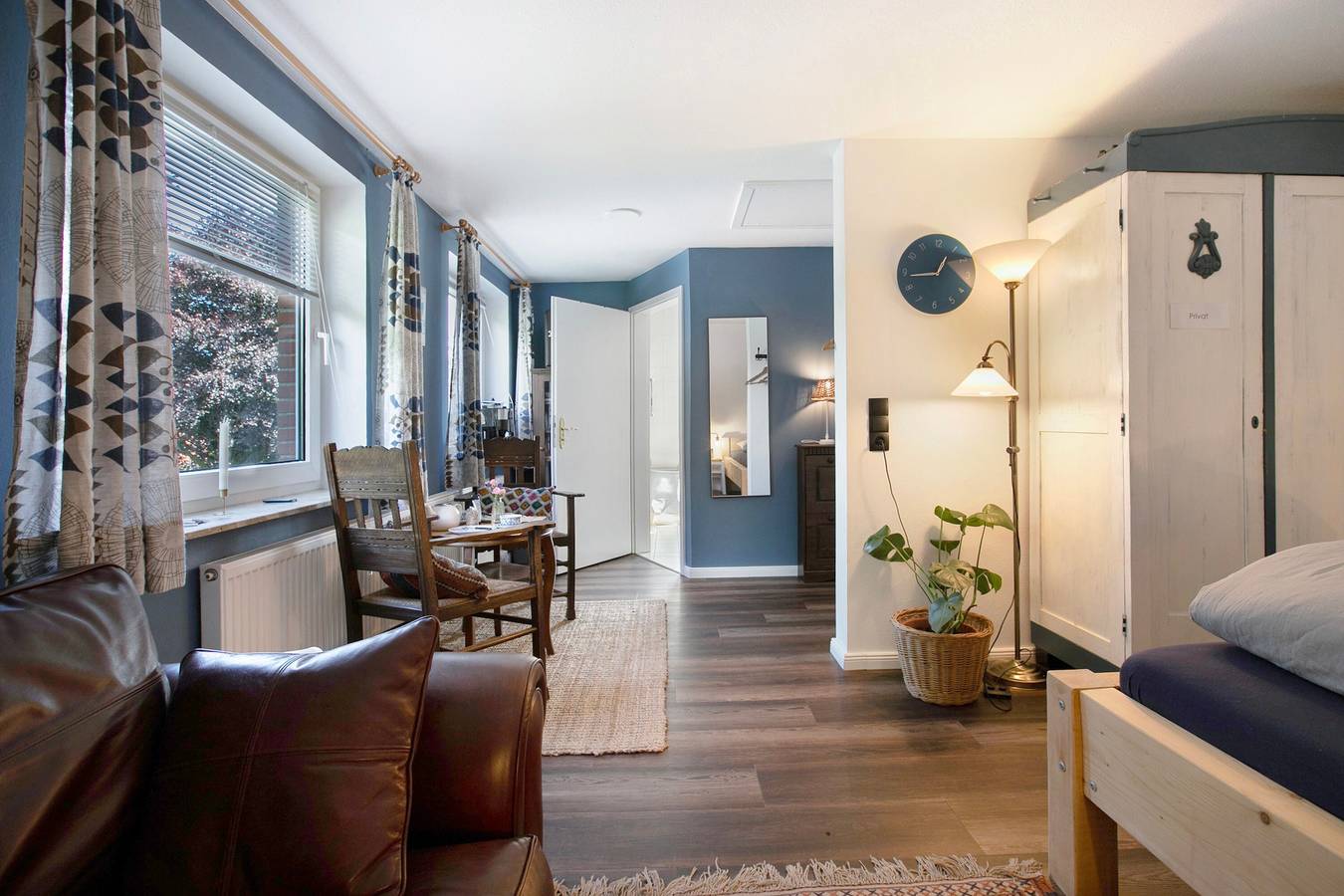 Entire studio, 'Holiday Apartment Lillesoster' with Shared Terrace, Garden and Wi-Fi, Ideal for Dogs in Olderup, Eider-Treene-Sorge