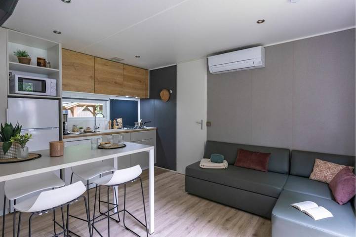 Mobil home pour 4 personnes, avec piscine ainsi que terrasse et jardin, adapté aux familles à Millau - 3