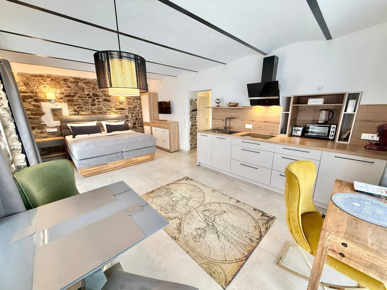 Ganze Wohnung, Apartment „Lilie“ mit privater Terrasse und Wlan in Höhr-Grenzhausen, Westerwald