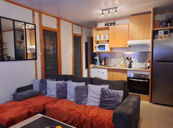 Chalet pour 6 personnes, avec vue sur le lac et terrasse ainsi que piscine et jardin, animaux acceptés