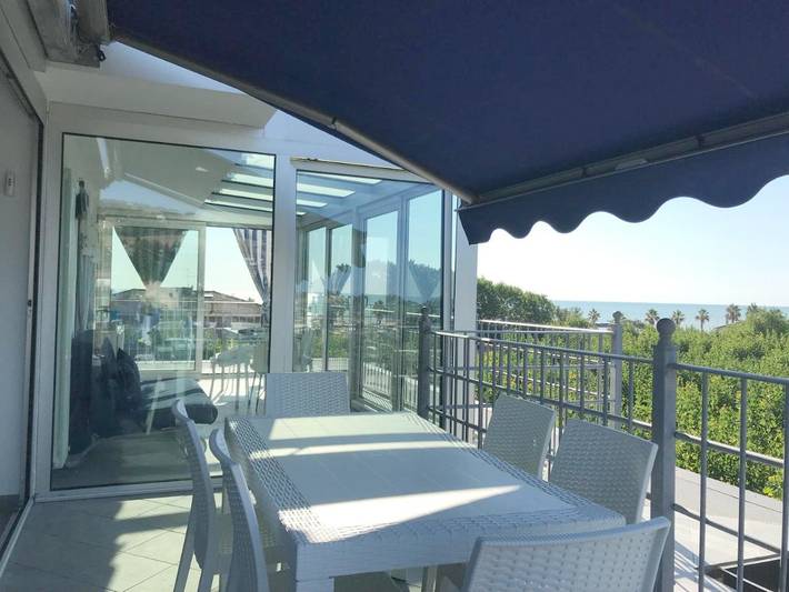 Appartamento per 4 persone, con Balcone e Terrazza nonché Giardino e Panorama a Lido di Fermo