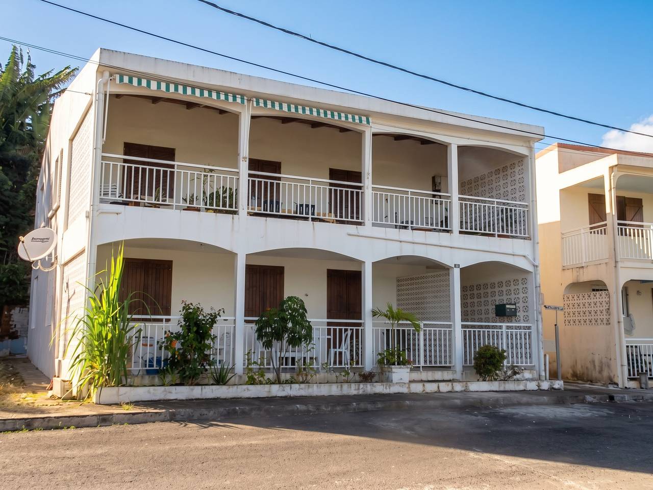 Casa con vistas al mar en Petit-Bourg con terraza acogedora. in Petit-Bourg, Guadalupe