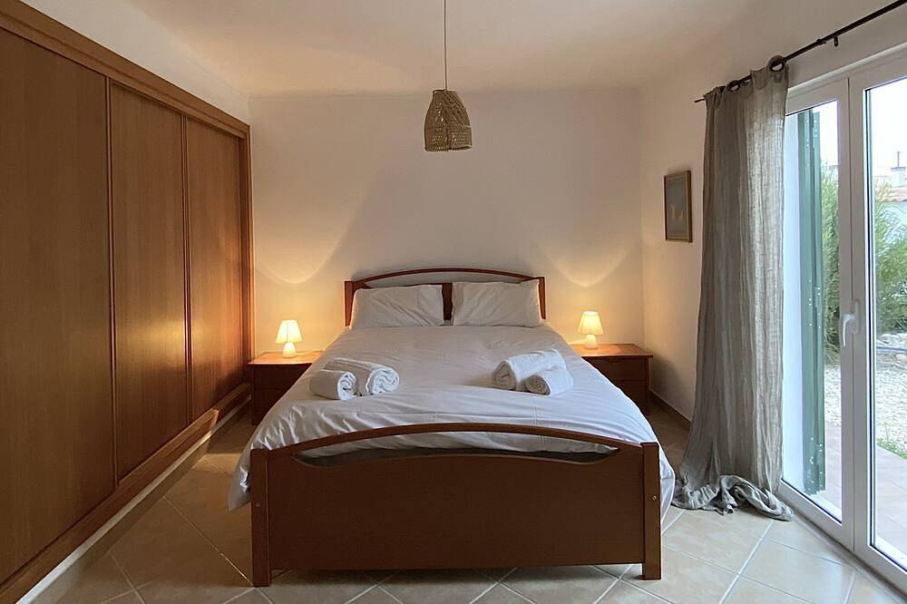 Rustic Chic Villa with solar heated Pool five minutes from the beach! in Arrifana, Aljezur