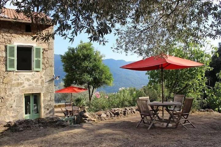 Gîte pour 9 personnes, avec jardin, animaux acceptés à Azzana