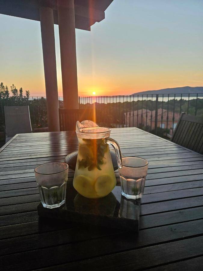 Gîte pour 6 personnes, avec Balcon ainsi que Terrasse et Vue dans Plage de Tenutella