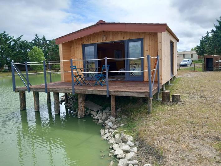 Campeggio per 2 persone, con panorama e vista lago nonché terrazza e piscina in Francia