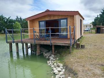 Gîte pour 2 personnes, avec piscine et vue ainsi que terrasse et vue sur le lac à Bois-de-Céné