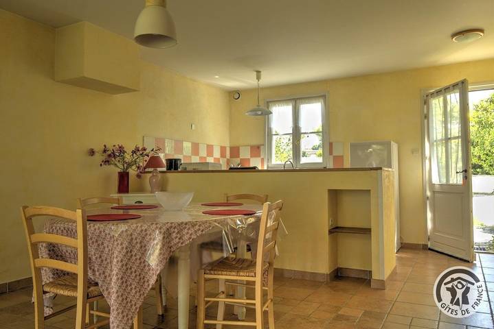 Gîte pour 4 personnes, avec jardin et piscine, animaux acceptés à Pommiers - 4