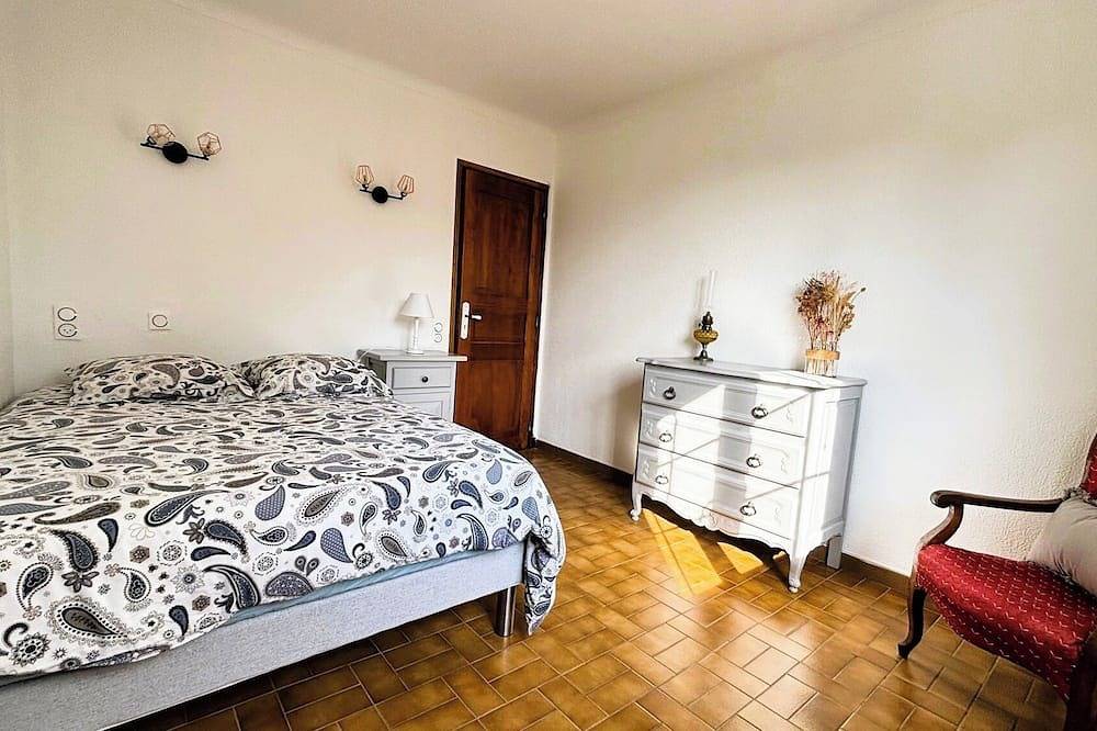 Maison de Campagne- mas Célestin Avec Piscine 6 Personnes - 3 Chambres in Camaret-sur-Aigues, Vaucluse